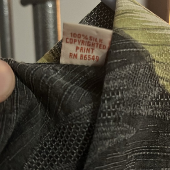 Tommy Bahama silk floral short sleeve island shirt. XXL - Picture 8 of 8